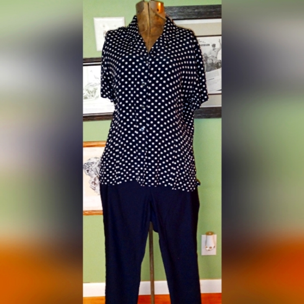 Liz Claiborne Med. Top & Tribal Capri Outfit